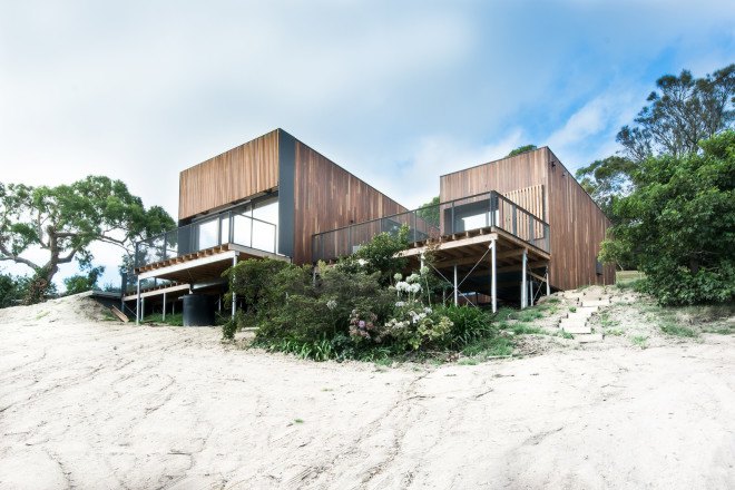 ola studio, willow beach house, beach house, australian architecture, australian beach house, solar panels, rainwater collection, eco-friendly beach house, green house, oceanfront home