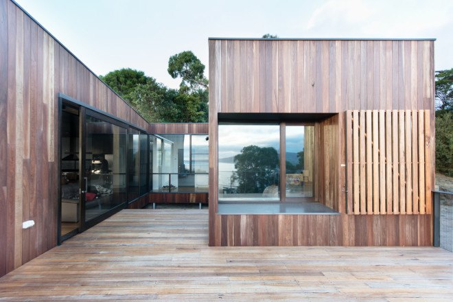 ola studio, willow beach house, beach house, australian architecture, australian beach house, solar panels, rainwater collection, eco-friendly beach house, green house, oceanfront home