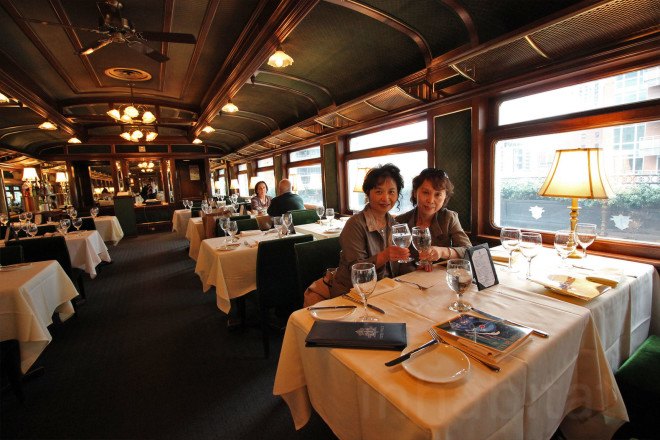 le train bleu, hidden bloomingdales restaurant, secret restaurant in bloomingdales, bloomingdales train restaurant, train restaurant, train restaurant nyc, train car restaurant, where to eat nyc, secret restaurants