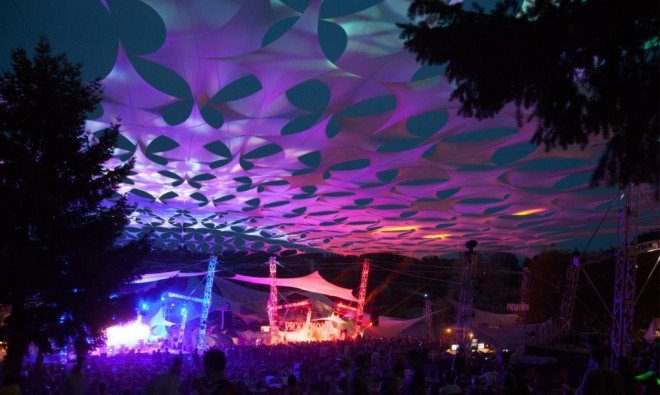 pickathon music festival, happy valley oregon, treeline stage, pallet architecture, recycled pallets, building with pallets, Treeline Stage, mountain stage, eco music festival, eco festival, Portland Music Festival, eco-friendly music festival, eco outdoor music festival, eco concerts, sustainable concerts, sustainable stage design, eco concert design, eco concerts, solar powered lighting, pickathon music lineup 2016, Portland state university, starlight stage