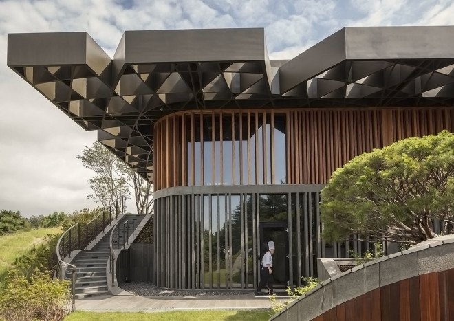 Taekwang Country Club, Taekwang Country Club Café, Mecanoo, golf course, green architecture, canopy, steel roof, natural light