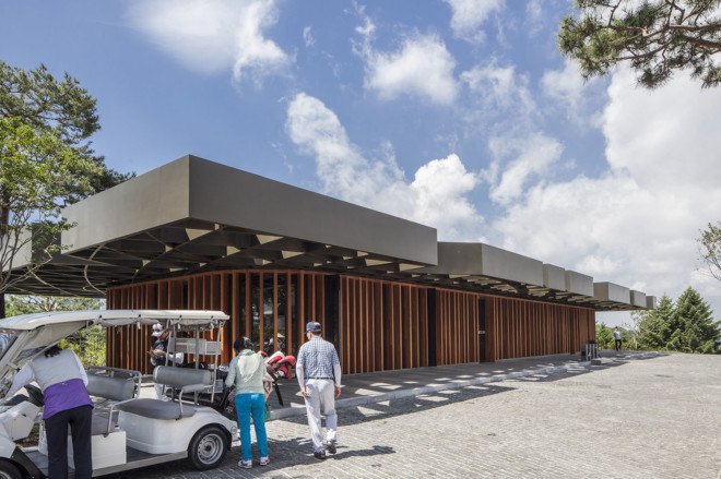 Taekwang Country Club, Taekwang Country Club Café, Mecanoo, golf course, green architecture, canopy, steel roof, natural light