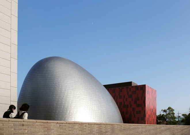 k/o design studio, japanese architecture, tokyo architecture, Kanagawa, facade, facade design, metal sheet facade, japan, school, curved building, curved interior, curved walls, cladding