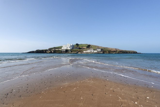 Burgh Island hotel, Green-roofed hotel, Pool House, Burgh Island hotel competition, Carmody Groarke, RIBA competition, saltwater pool, luxury resort, green roof