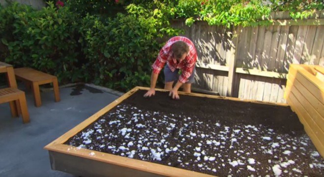 Jason Hodges, Grass Daybed, diy yard tips, grass bed, australian landscape gardener, Better Homes & Gardens, diy grass bed, diy garden furniture, picnic tips, green design, make your own bed, landscape art, yard art
