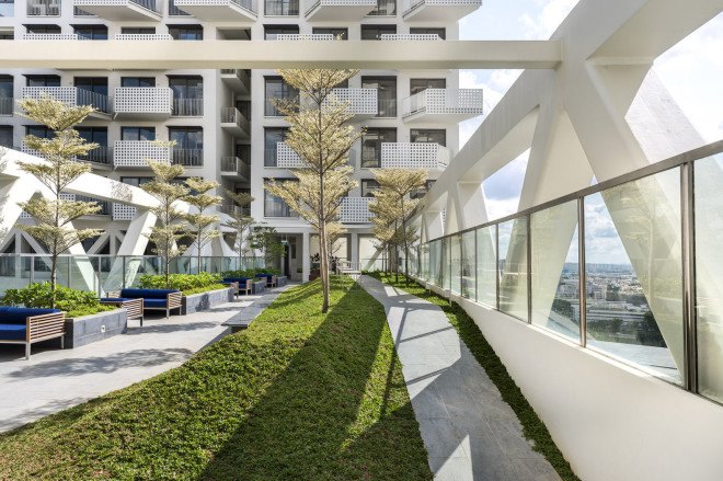 SkyHabitat, Safdie Architects, green tower, vertical living, natural ventilation, Singapore architecture, sky bridges, green architecture, communal spaces