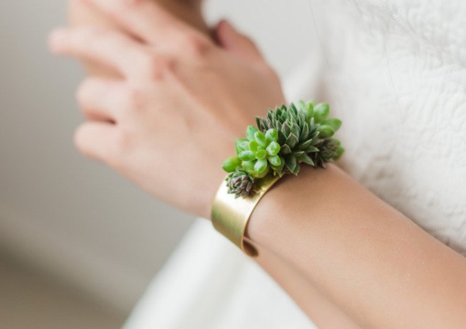 susan mcleary, succulent jewels, succulent jewelry, wearable plant jewelry, passionflowermade, floral design, jewelry design, sustainable jewelry, green jewelry, special occasion jewelry