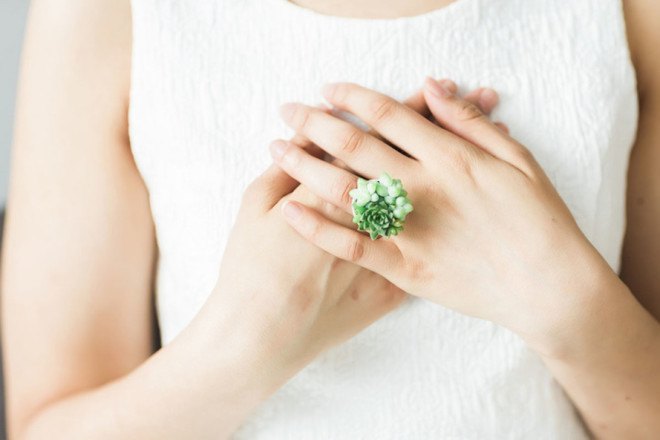 susan mcleary, succulent jewels, succulent jewelry, wearable plant jewelry, passionflowermade, floral design, jewelry design, sustainable jewelry, green jewelry, special occasion jewelry