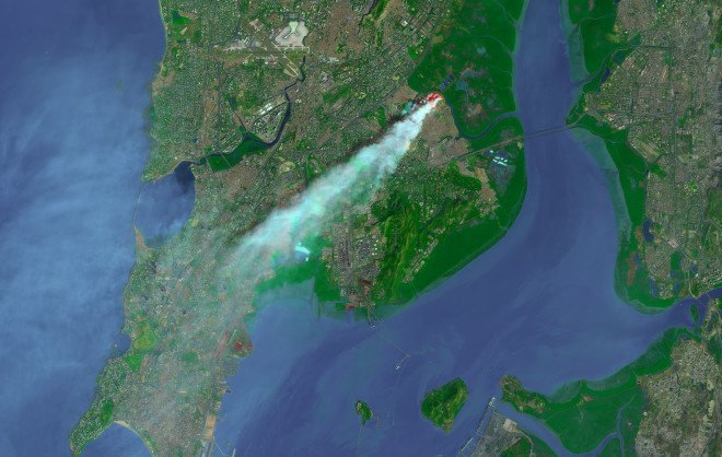 mumbai, india, trash fire, air pollution, landfill, smog, air quality, visible from space, trash, garbage