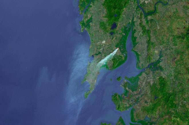 mumbai, india, trash fire, air pollution, landfill, smog, air quality, visible from space, trash, garbage