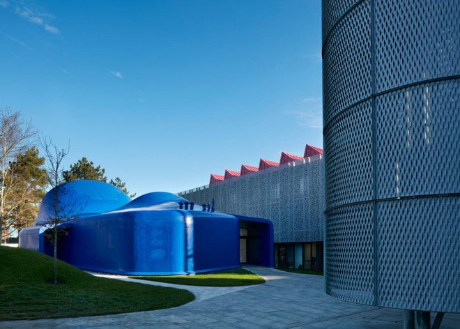 Arts University Bournemouth, Peter Cook, drawing studio, CRAB Studio, UK, university campus, prefab building, steel cladding, steel panels, skylights, natural light