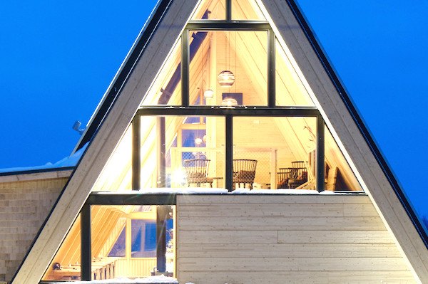 Björk by Murman Arkitekter, Björk in Hemavan, Hemavan architecture, alpine prefab architecture, glulam beam structure system, Sami culture inspired architecture,
