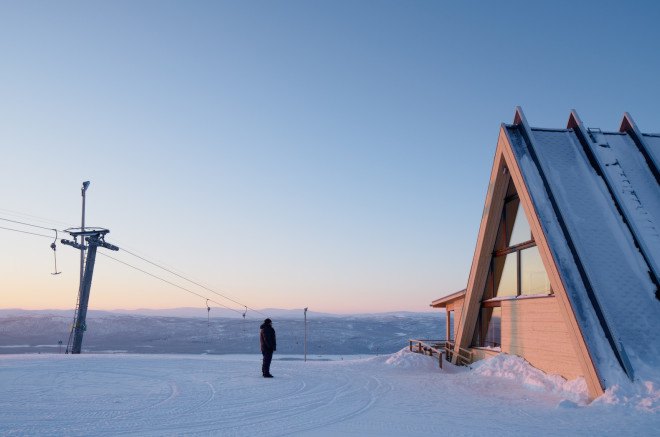 Björk by Murman Arkitekter, Björk in Hemavan, Hemavan architecture, alpine prefab architecture, glulam beam structure system, Sami culture inspired architecture,