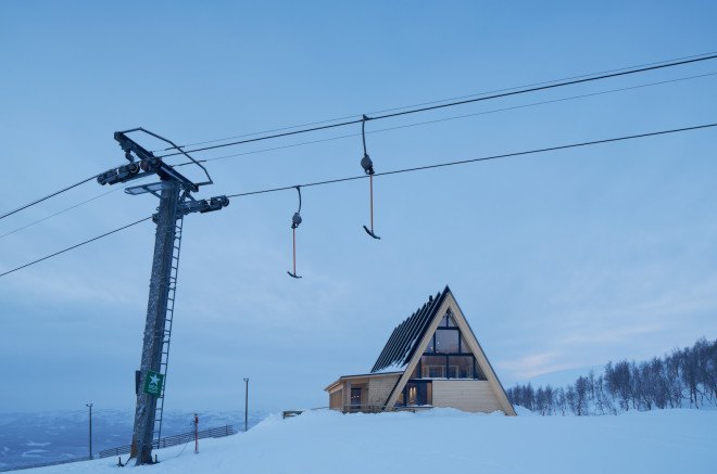 Björk by Murman Arkitekter, Björk in Hemavan, Hemavan architecture, alpine prefab architecture, glulam beam structure system, Sami culture inspired architecture,