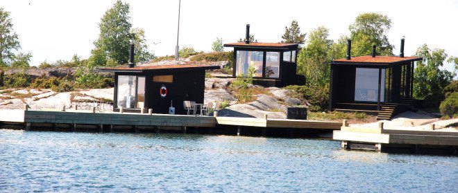 Stockholm archipelago architecture, Margen Wigow Arkitektkontor, Bodby i ytterskärgården by Margen Wigow Arkitektkontor, green-roofed seaside cabins, off-grid Swedish cabins