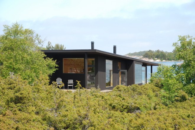Stockholm archipelago architecture, Margen Wigow Arkitektkontor, Bodby i ytterskärgården by Margen Wigow Arkitektkontor, green-roofed seaside cabins, off-grid Swedish cabins