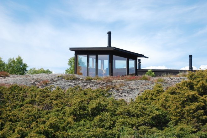 Stockholm archipelago architecture, Margen Wigow Arkitektkontor, Bodby i ytterskärgården by Margen Wigow Arkitektkontor, green-roofed seaside cabins, off-grid Swedish cabins