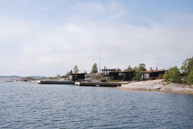 Stockholm archipelago architecture, Margen Wigow Arkitektkontor, Bodby i ytterskärgården by Margen Wigow Arkitektkontor, green-roofed seaside cabins, off-grid Swedish cabins