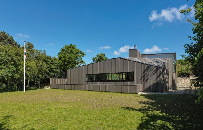Schiermonnikoog architecture, Schiermonnikoog holiday home, Dutch holiday home, Dockboot by De Zwarte Hond, eco-friendly holiday home, green roofed holiday home