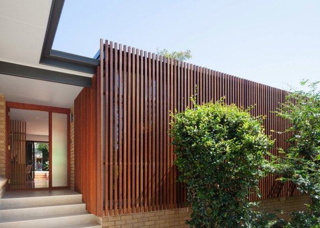 Bijl Architecture, Sydney modern homes, modern architecture, wood slat screen, wood screen, slatted wood facade, wood facade, light control, green remodel, home remodeling, mid-century remodel, Escu House