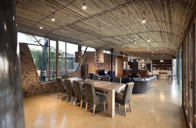 bushveld architecture, House Mouton by Earthworld Architects, Roodeplaat Nature Reserve architecture, Pretoria bush architecture, south african eco-friendly architecture