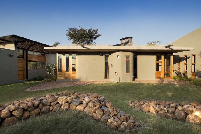 bushveld architecture, House Mouton by Earthworld Architects, Roodeplaat Nature Reserve architecture, Pretoria bush architecture, south african eco-friendly architecture