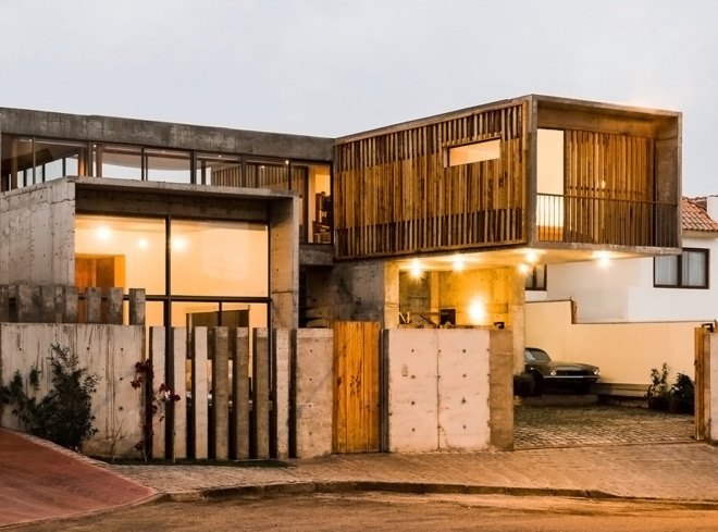 Jardines del Sur House, DX Arquitectos, Chile, native wood, regionally sourced building materials, rustic house, courtyard, swimming pool, green architecture