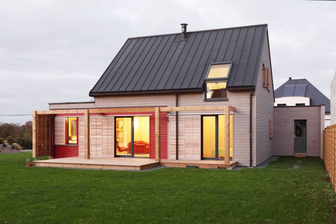a.typique Patrice BIDEAU architecte, Patrice Bideau, pitched roof, energy efficient house, pilgrimage, France, RT 2012 standard, energy efficiency standard, heat pump, pergola, thermal mass, passive house, natural building materials, green materials