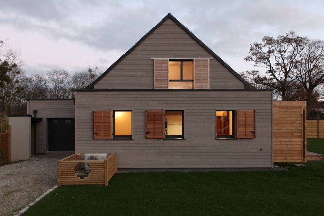 a.typique Patrice BIDEAU architecte, Patrice Bideau, pitched roof, energy efficient house, pilgrimage, France, RT 2012 standard, energy efficiency standard, heat pump, pergola, thermal mass, passive house, natural building materials, green materials