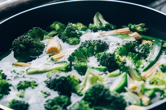 DuPont, Teflon, nonstick, nonstick pan, chemical, GenX, nonstick pan cooking, cook in a nonstick pan