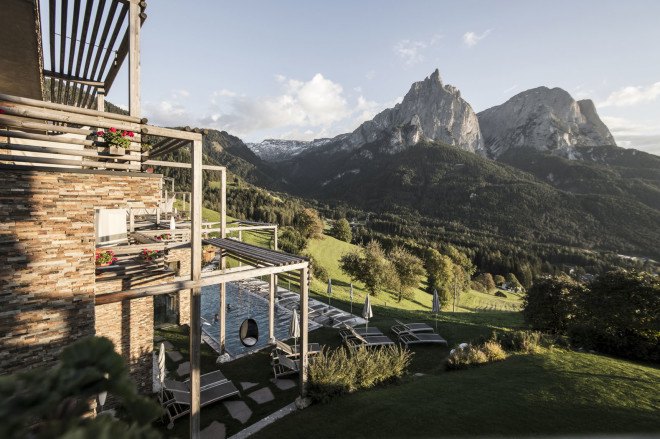 Valentinerhof hotel, noa* network of architecture, green hotel natural materials, traditional building techniques, infinity pool, swimming pool, spa center, wellness center, green architecture