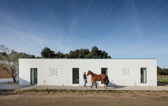 Blaanc, Vineyard House, Montijo, rammed earth, rammed earth walls, vineyard architecture, vineyard, earth walls, solar shading