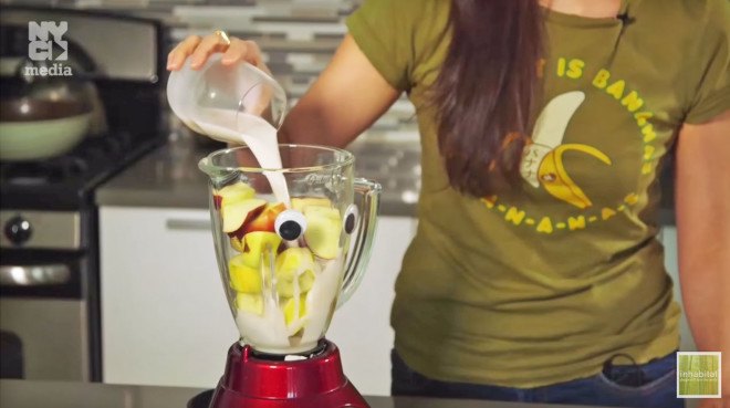 eat banana peels, how to eat banana peels, banana peels, waste reduction, green recipes, food waste, healthy recipes, banana peel smoothie, banana peel recipes, cooking with food scraps, using food scraps, yuka yoneda