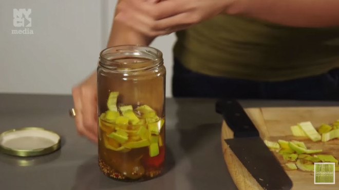 eat banana peels, how to eat banana peels, banana peels, waste reduction, green recipes, food waste, healthy recipes, banana peel smoothie, banana peel recipes, cooking with food scraps, using food scraps