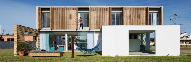 CASA22, Hola Arquitectura, Brazil, translucent building skin, interactive house, wooden lovers, natural light, green architecture, gardening, recreation