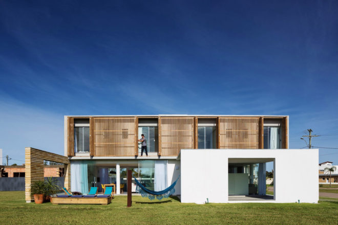 CASA22, Hola Arquitectura, Brazil, translucent building skin, interactive house, wooden lovers, natural light, green architecture, gardening, recreation