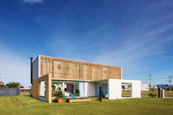 CASA22, Hola Arquitectura, Brazil, translucent building skin, interactive house, wooden lovers, natural light, green architecture, gardening, recreation