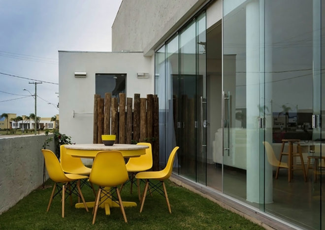 CASA22, Hola Arquitectura, Brazil, translucent building skin, interactive house, wooden lovers, natural light, green architecture, gardening, recreation
