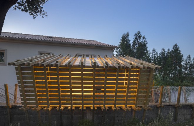 Martial Marquet, Saperlipopette les Architecte, treehouse, Portugal, Casa No Muro, floating architecture, pine wood, natural light, green architecture, timber structure