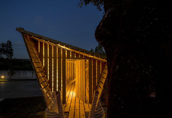 Martial Marquet, Saperlipopette les Architecte, treehouse, Portugal, Casa No Muro, floating architecture, pine wood, natural light, green architecture, timber structure