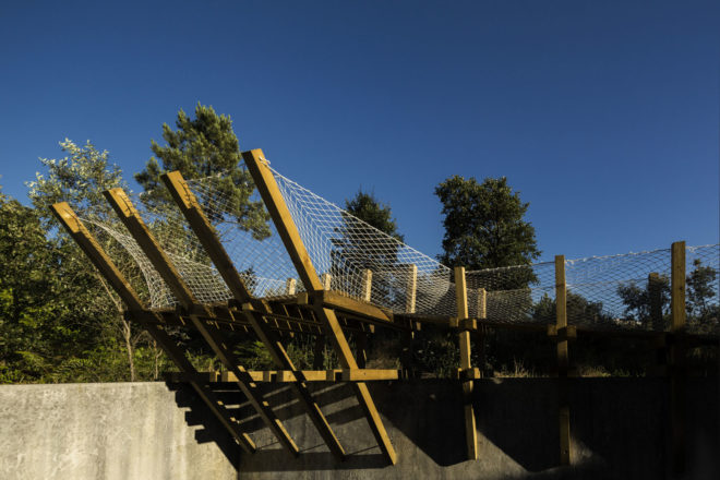 Martial Marquet, Saperlipopette les Architecte, treehouse, Portugal, Casa No Muro, floating architecture, pine wood, natural light, green architecture, timber structure