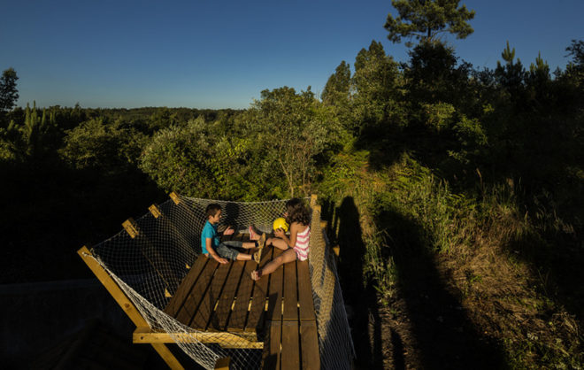 Martial Marquet, Saperlipopette les Architecte, treehouse, Portugal, Casa No Muro, floating architecture, pine wood, natural light, green architecture, timber structure