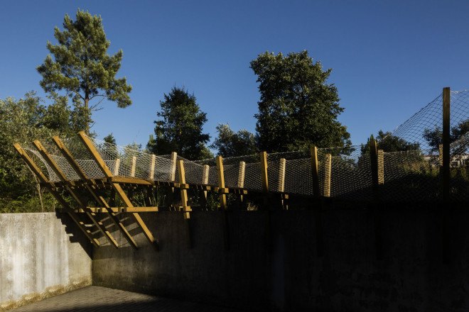 Martial Marquet, Saperlipopette les Architecte, treehouse, Portugal, Casa No Muro, floating architecture, pine wood, natural light, green architecture, timber structure