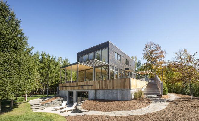 DL Terrace, green terrace, outdoor kitchen, swimming pool, Martine Brisson, green pergola, Canada, green renovation, green architecture