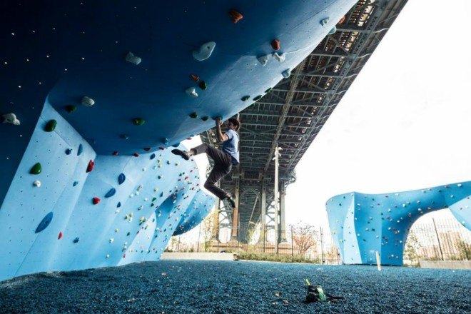 Dumbo Boulders, Dumbo Boulders, climbing wall brooklyn bridge, Manhattan Bridge, Brooklyn Bridge Park, dumbo, bridge climbing wall, outdoor climbing walls nyc, nyc bouldering gyms, The Cliffs at Long Island City,