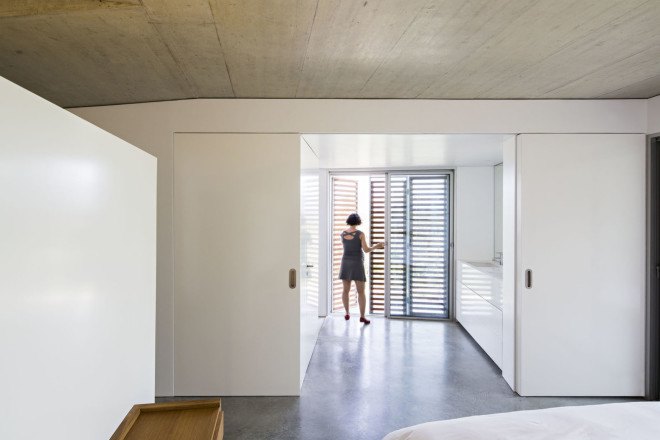 Gateria House, Portugal, vineyards, Camarim Arquitectos, swimming pool, soil thermal mass, stone house, green architecture, natural light