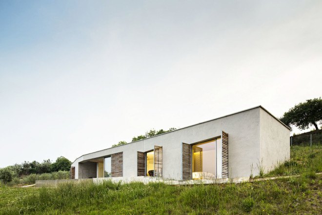Gateria House, Portugal, vineyards, Camarim Arquitectos, swimming pool, soil thermal mass, stone house, green architecture, natural light