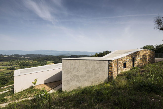 Gateria House, Portugal, vineyards, Camarim Arquitectos, swimming pool, soil thermal mass, stone house, green architecture, natural light
