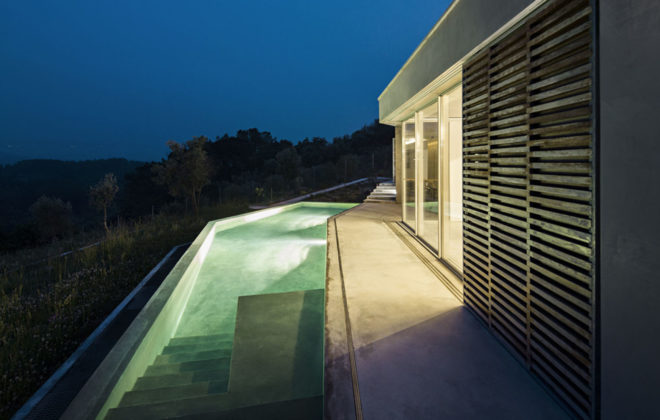 Gateria House, Portugal, vineyards, Camarim Arquitectos, swimming pool, soil thermal mass, stone house, green architecture, natural light