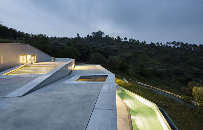 Gateria House, Portugal, vineyards, Camarim Arquitectos, swimming pool, soil thermal mass, stone house, green architecture, natural light